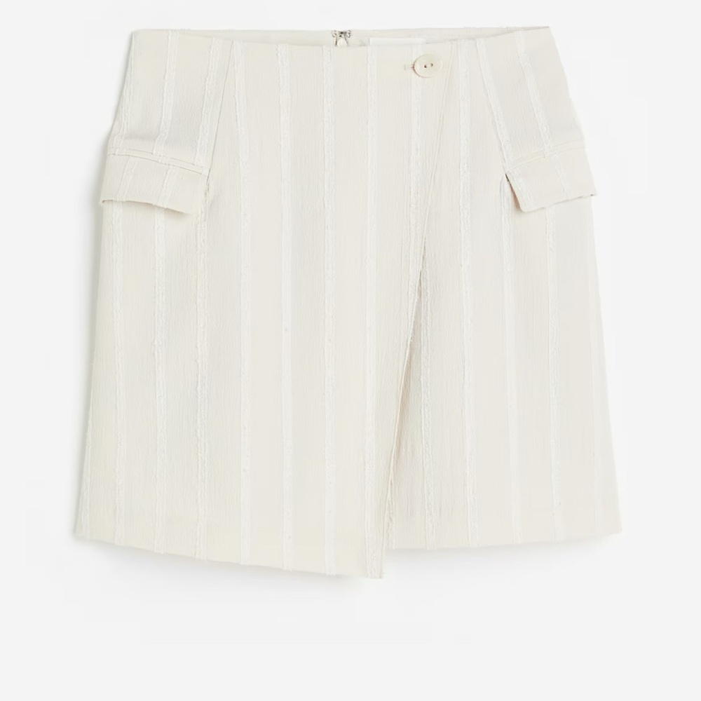 H&M White Textured Wrap Mini Skirt Size 6 Utility Pocket Skort Style